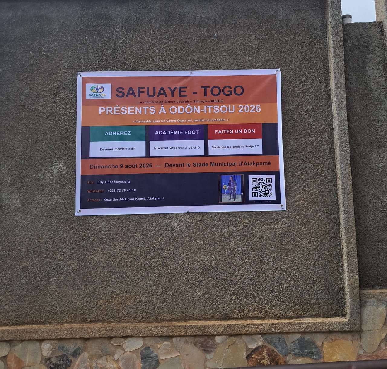 Bâche officielle installée